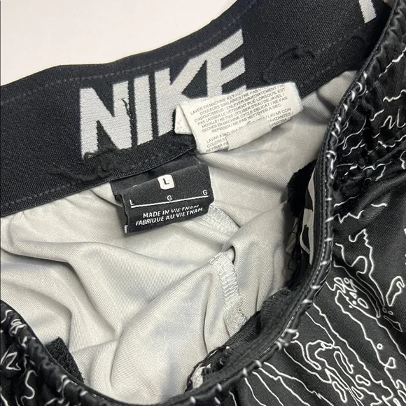 Nike Men's Drifit Black Patterned Athletic Shorts - Picture 3 of 11